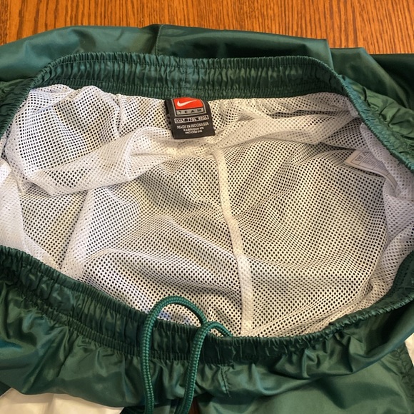 Men’s XXLT green Nike athletic pants - Picture 6 of 7